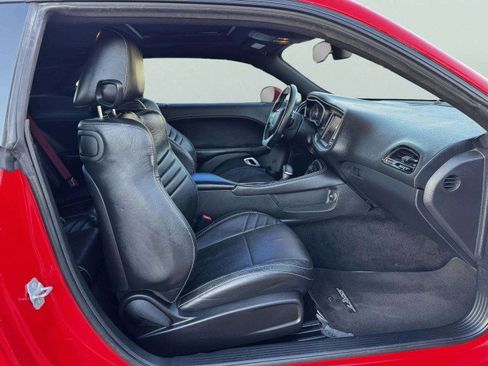 Used 2015 Dodge Challenger SRT image 42