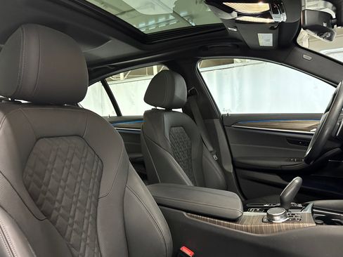 Certified 2023 BMW 530e w/ Premium Package image 32