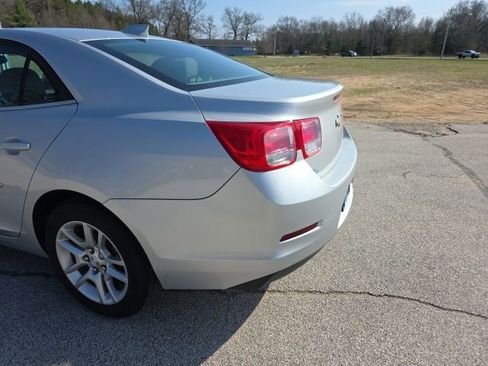 Used 2015 Chevrolet Malibu LT w/ Power Convenience Package image 4