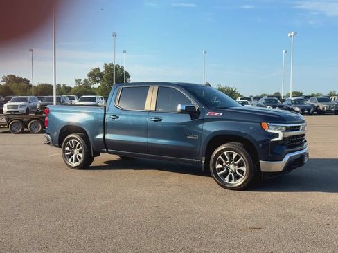 Used 2022 Chevrolet Silverado 1500 LT w/ Z71 Off-Road Package AWD/4WD image 2