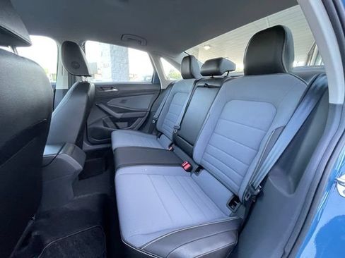 Used 2025 Volkswagen Jetta SE FWD image 25