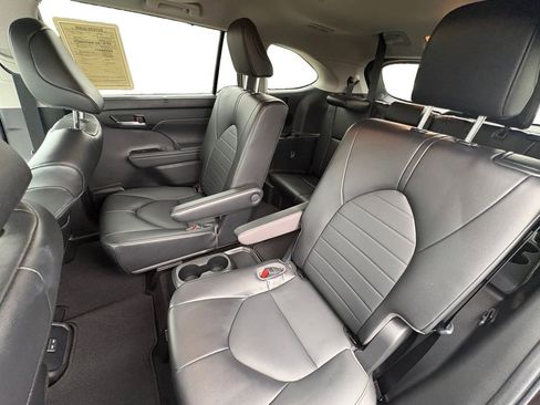 Used 2022 Toyota Highlander XLE image 22