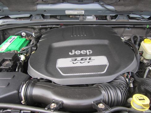 Used 2014 Jeep Wrangler Unlimited Sahara w/ Dual Top Group image 11