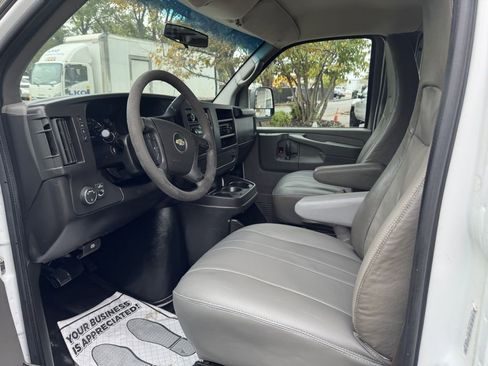 Used 2014 Chevrolet Express 2500 image 10