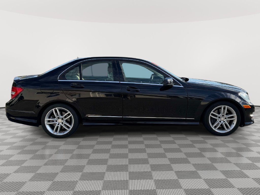Used 2013 Mercedes-Benz C 300 4MATIC Sedan image 3
