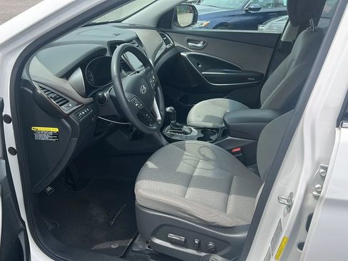 Used 2018 Hyundai Santa Fe SE AWD/4WD image 10