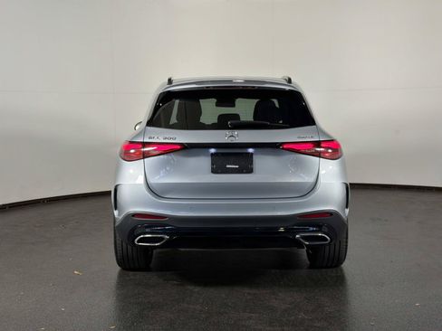 Used 2025 Mercedes-Benz GLC 300 4MATIC w/ AMG Line image 4