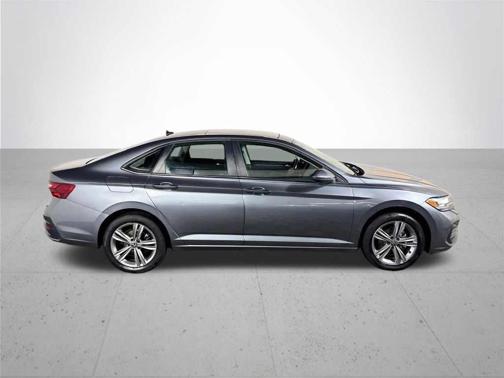 Used 2024 Volkswagen Jetta SE w/ Panoramic Sunroof Package FWD image 6