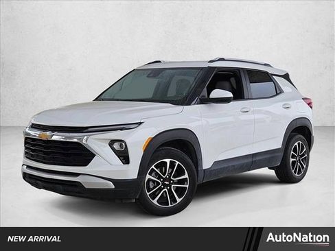 Used 2025 Chevrolet TrailBlazer LT AWD/4WD image 1