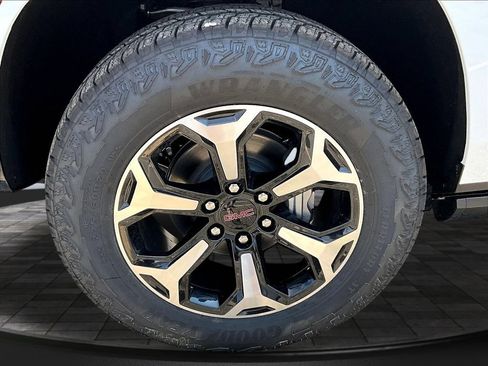 New 2026 GMC Yukon XL AT4 w/ AT4 Premium Package AWD/4WD image 13