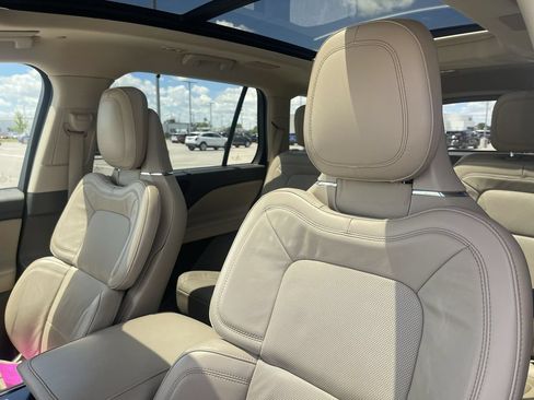 Used 2022 Lincoln Aviator Reserve w/ Equipment Group 201A AWD/4WD image 6