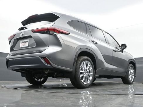 Used 2026 Toyota Highlander Limited image 27