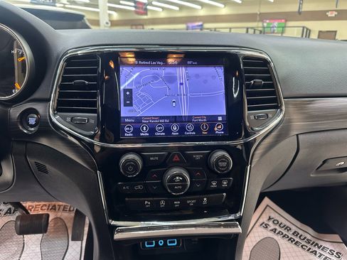 Used 2019 Jeep Grand Cherokee Altitude image 27