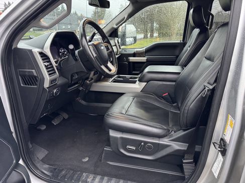 Used 2019 Ford F350 Lariat w/ Chrome Package image 8