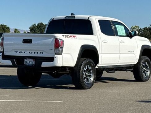 Used 2021 Toyota Tacoma TRD Off-Road w/ Technology Package AWD/4WD image 4