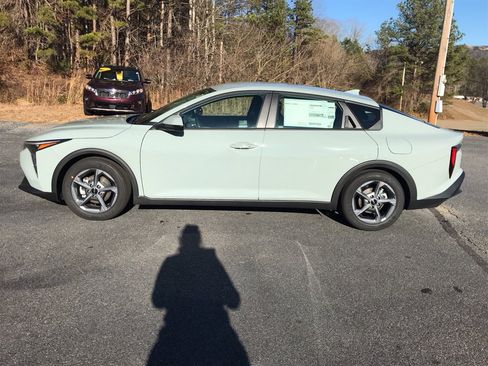 New 2025 Kia K4 image 32