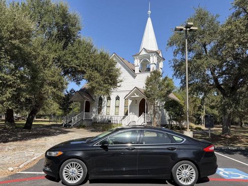 Used 2013 Ford Fusion SE FWD image 1