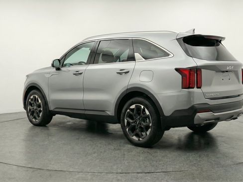 Used 2024 Kia Sorento S AWD/4WD image 6
