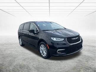 New 2026 Chrysler Pacifica Select video 2
