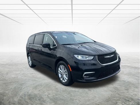 New 2026 Chrysler Pacifica Select image 2