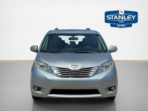 Used 2015 Toyota Sienna XLE Premium FWD image 2