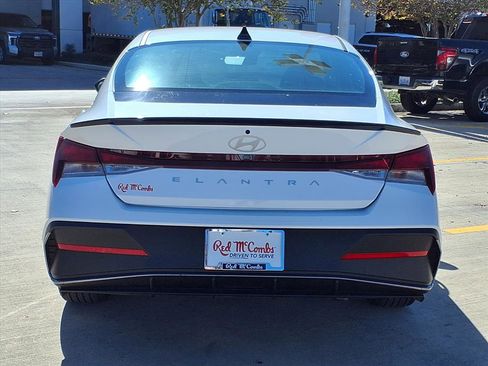 Used 2025 Hyundai Elantra Sport image 6