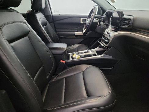 Used 2022 Ford Explorer XLT w/ Equipment Group 202A image 21