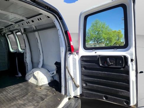 Used 2017 Chevrolet Express 2500 RWD image 30
