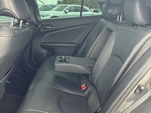 Used 2017 Toyota Prius Four FWD image 3
