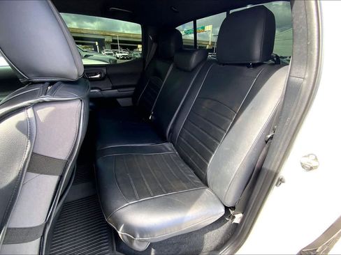 Used 2019 Toyota Tacoma TRD Off-Road AWD/4WD image 30