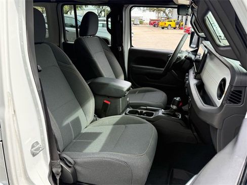 Used 2025 Jeep Wrangler Willys image 11