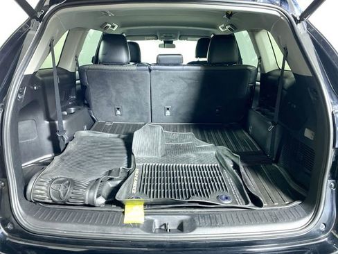 Used 2018 Toyota Highlander LE image 32