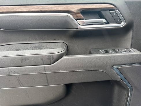 Used 2025 Chevrolet Silverado 1500 LT AWD/4WD image 19