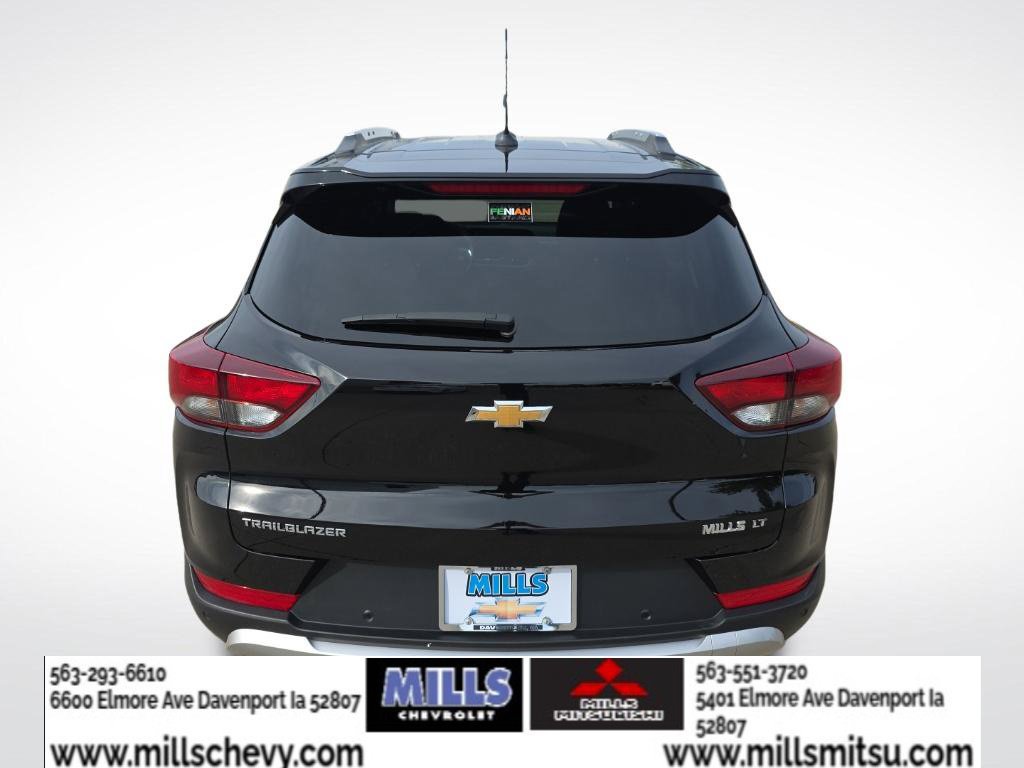 Used 2024 Chevrolet TrailBlazer LT w/ LT Cold Weather Package FWD image 4