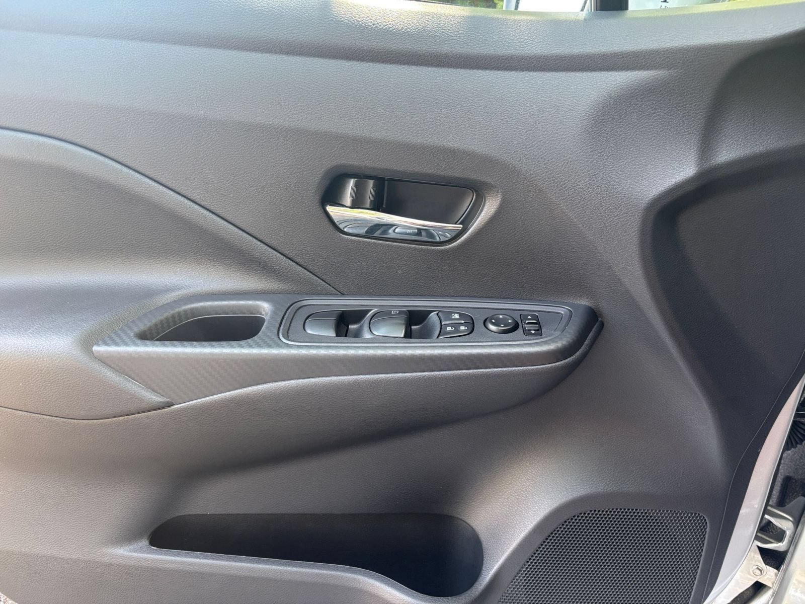 Used 2025 Nissan Versa SV FWD image 21