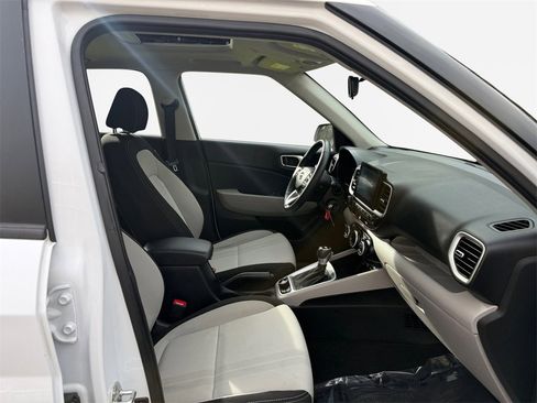 Used 2022 Hyundai Venue SEL image 26