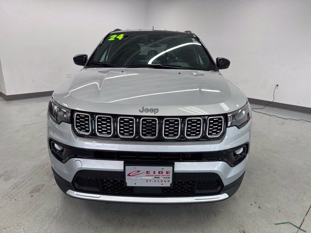 Used 2024 Jeep Compass Limited AWD/4WD image 3