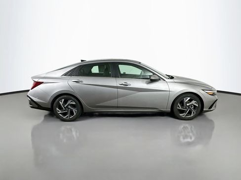 Used 2025 Hyundai Elantra SEL FWD image 7
