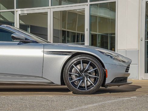 Used 2020 Aston Martin DB11 Volante image 18