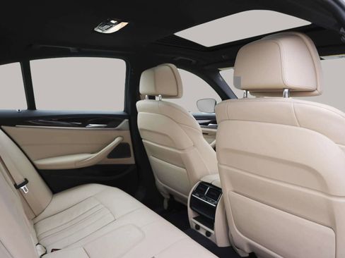 Used 2019 BMW 540i image 32