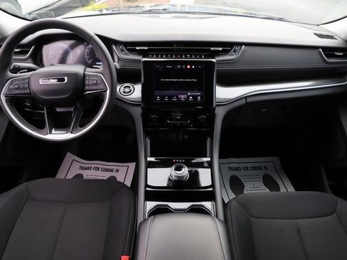 Used 2023 Jeep Grand Cherokee Laredo image 19