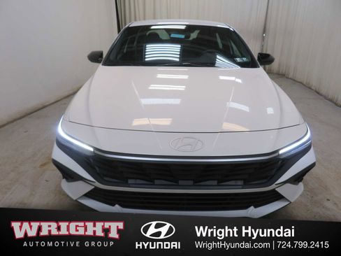 Certified 2025 Hyundai Elantra Sport image 2