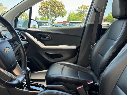 Used 2020 Chevrolet Trax Premier AWD/4WD image 12