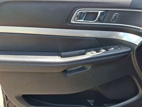 Used 2016 Ford Explorer XLT AWD/4WD image 13