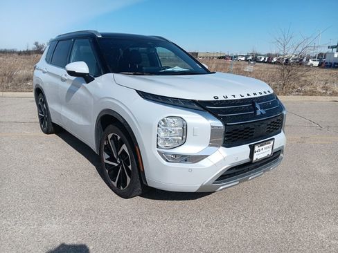 Used 2023 Mitsubishi Outlander SEL 40th Anniversary image 2
