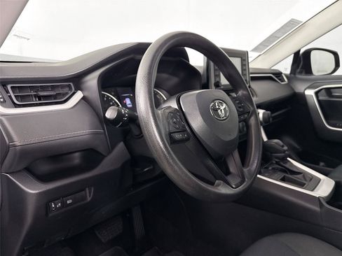 Certified 2022 Toyota RAV4 LE FWD image 4