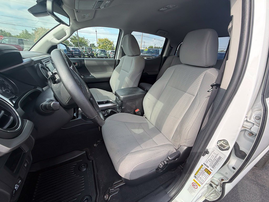 Used 2018 Toyota Tacoma SR5 AWD/4WD image 11