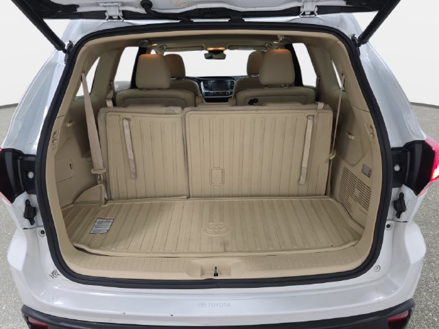 Used 2018 Toyota Highlander XLE AWD/4WD image 35