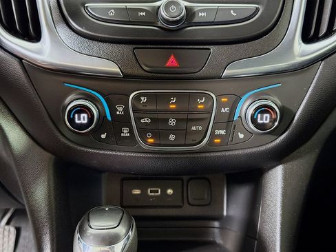 Used 2021 Chevrolet Equinox LT w/ Driver Convenience Package AWD/4WD image 18