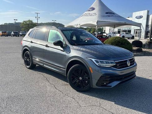 Used 2022 Volkswagen Tiguan SE R-Line FWD image 2